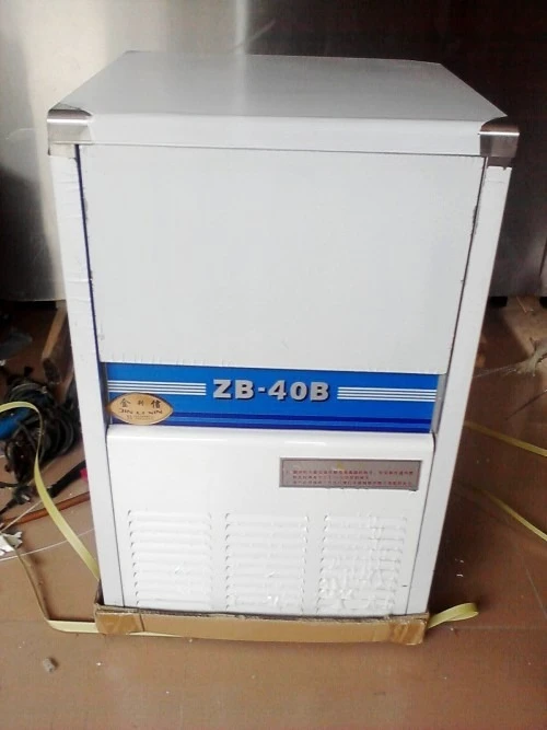 

Ice machine. Milk tea shop, coffee shop, ice granulator, snowflake
