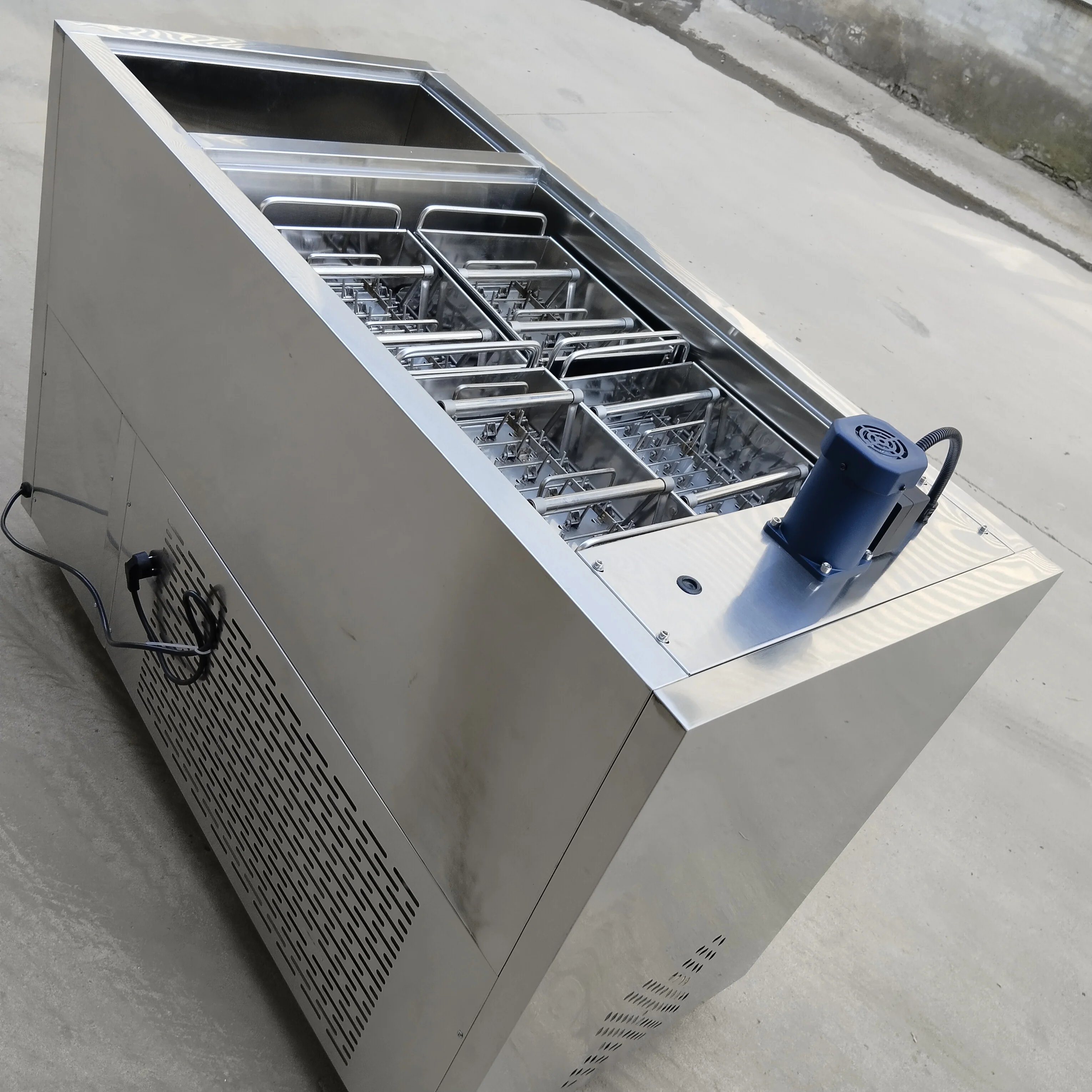 Small popsicle maker
