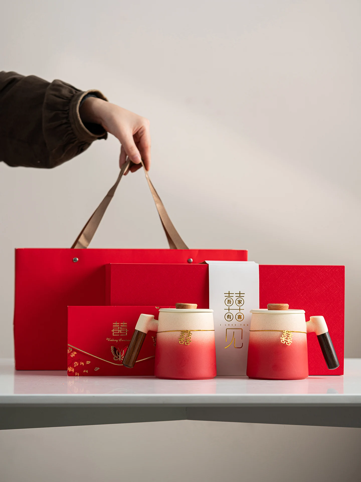 

Парные кружки Cerc: подарок на свадьбу/помолвку, красные чайные чашки с крышкой, китайский дизайн ручки, набор из двух чашек, корейский бренд