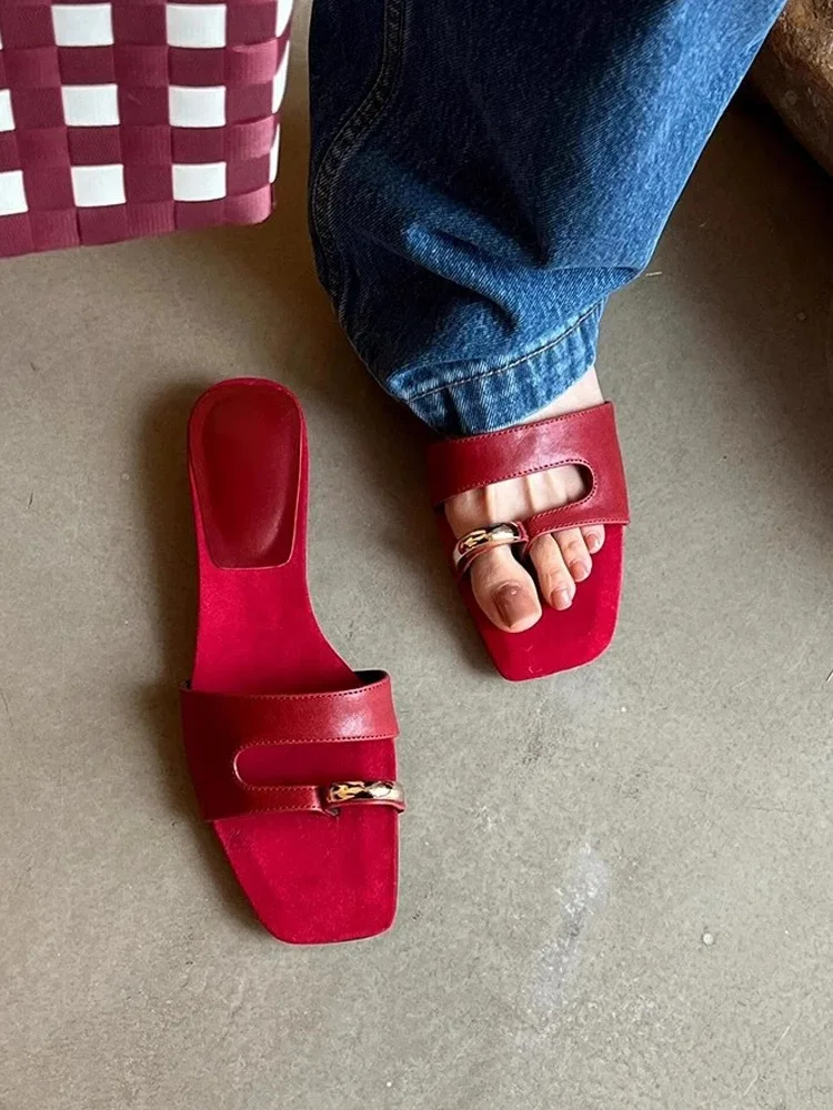 

Новые летние туфли с раздельным носком, корейский узор, изысканная металлическая пряжка, яркий носок, противоизносная повседневная одежда, стильная стабильная поездка