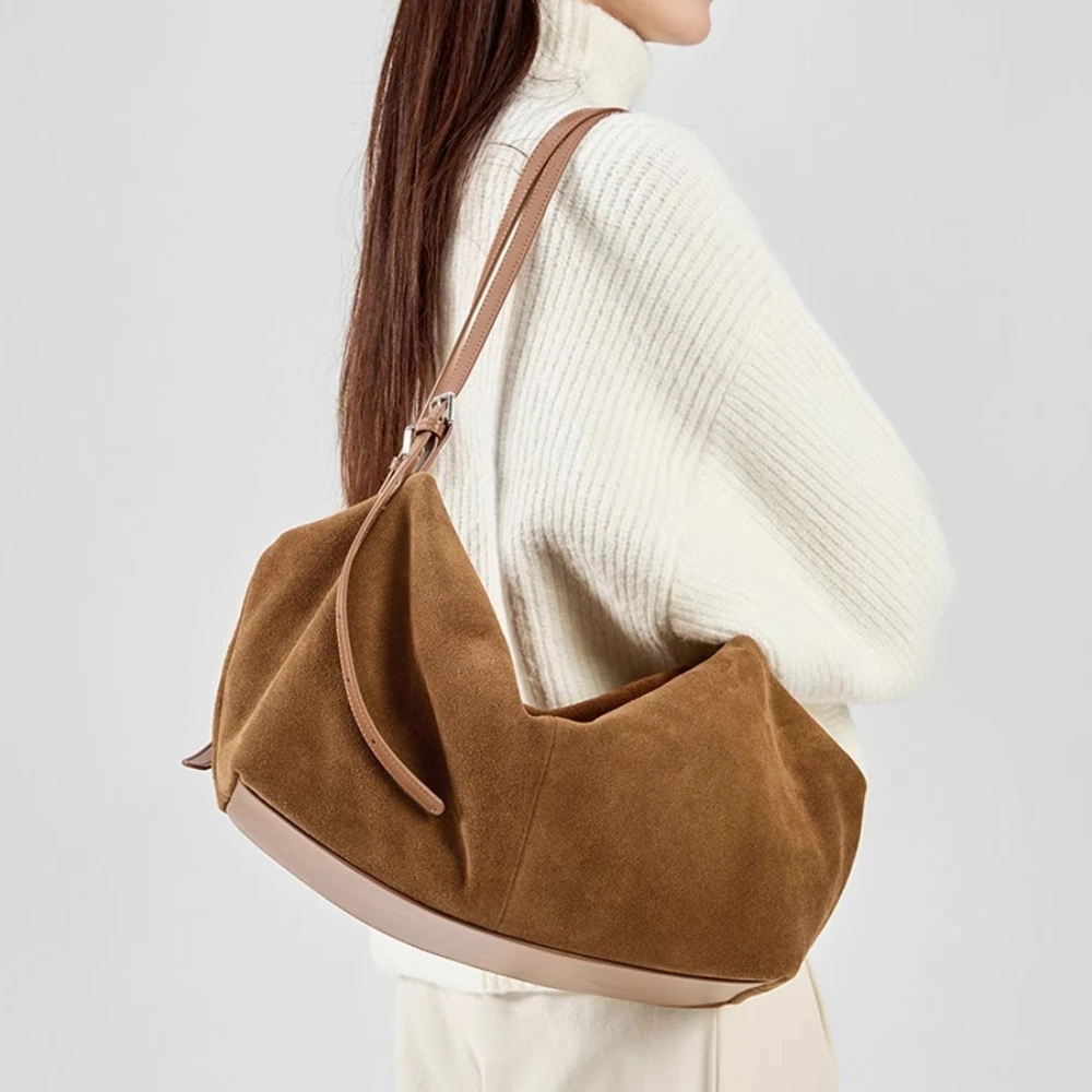 

Frosted Cowhide Tote Bag, 2025 New Large-capacity Leather Women's Shoulder Bag, Commuter Relaxation Pillow Bag.