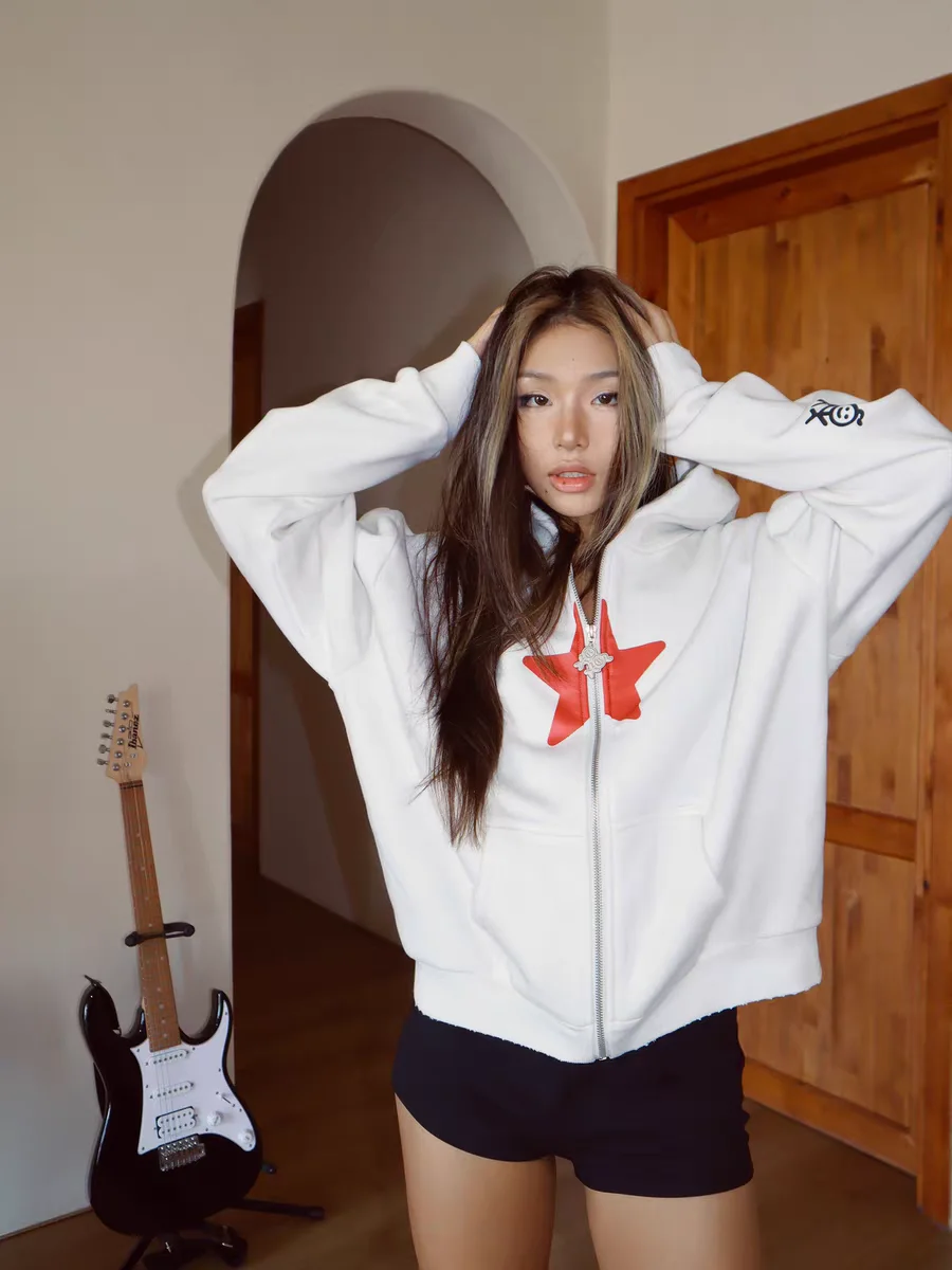 

Стильная женская толстовка Sophistication 2025: новая осенняя коллекция, принт «Звезды», свободный крой, из органического хлопка, с длинными рукавами, на молнии