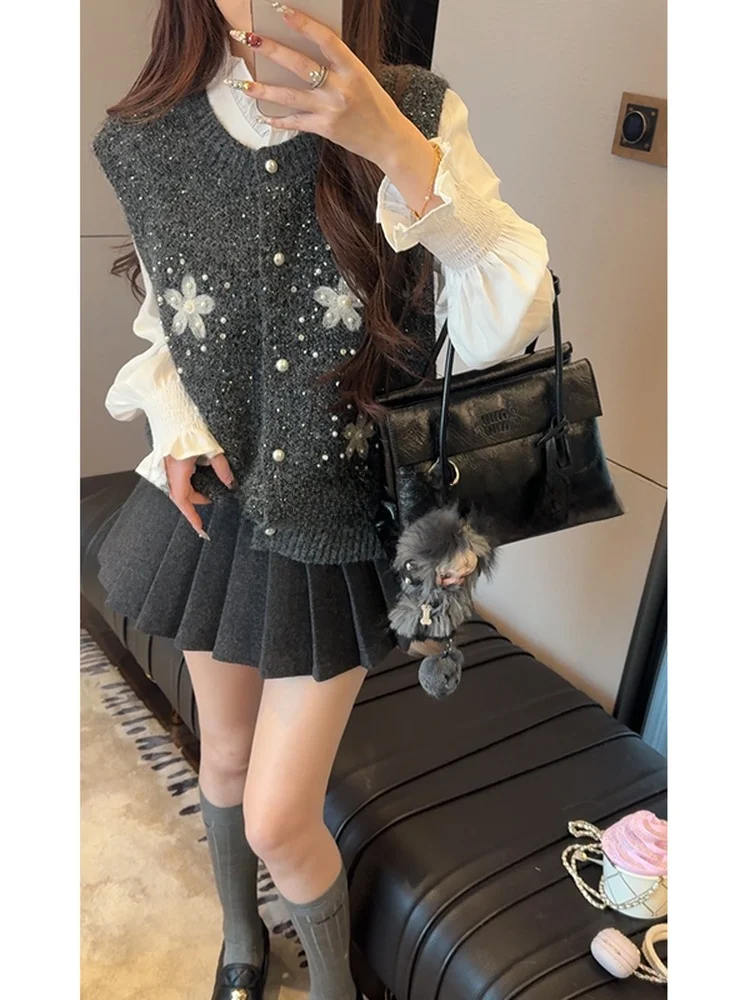 

Yulu Early Spring 26 Wool Blend round Ne Vest irt Two-Piece Set Design Sensation Inner Wear Small Flower Bead Detail