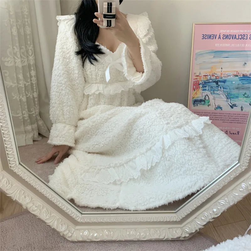 Sweet Princess Style Nightgown Long Coral Velvet Soft Sleepwear Women Winter Soft Home Dressing Gown Lace Ruffles Sleepdress