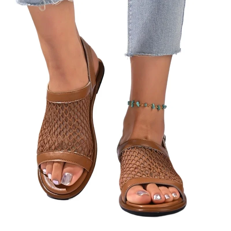 ‌ 2025 ฤดูร้อนใหม่ตาข่ายผู้หญิงรองเท้าแตะเปิดนิ้วเท้าแฟชั่นแบนพร้อมสายรัดหัวเข็มขัดรองเท้าแตะสําหรับกลางแจ้งสวมใส่สบายๆทุกวัน PLUS ขนาด