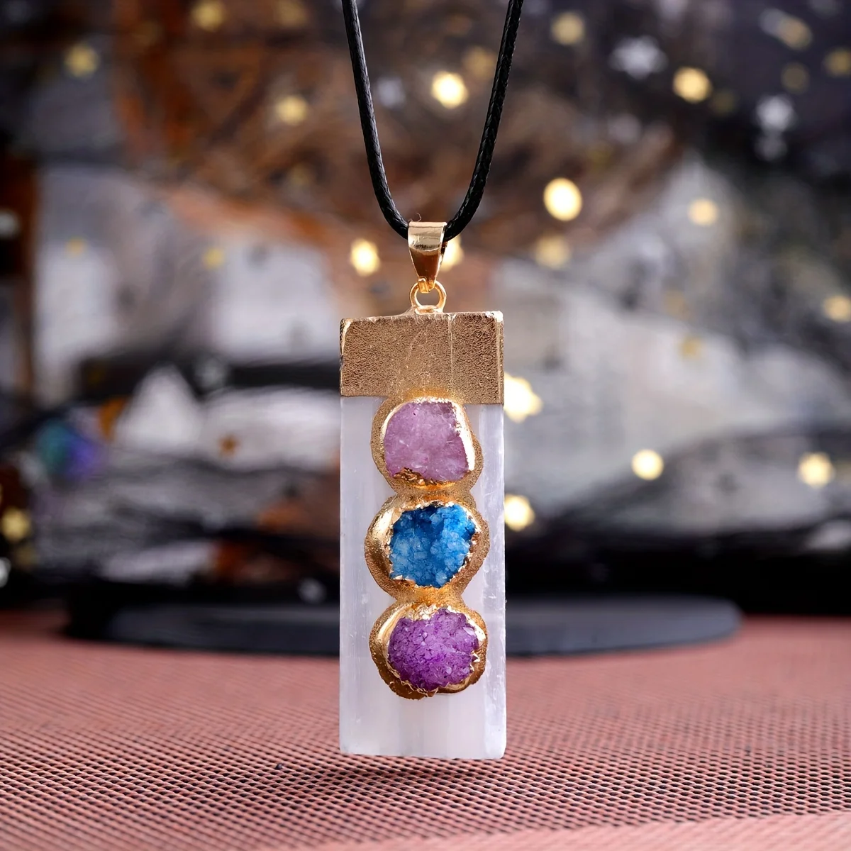 

YEEVAA Natural Crystal Pendant Necklace, Colorful Stone Pendant, 1Pc