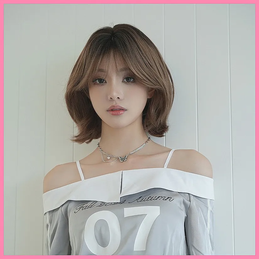 

Женский короткий кудрявый парик с центральным пробором и тонкой челкой, из синтетического волокна, на всю голову, модный окрашенный парик-накладка