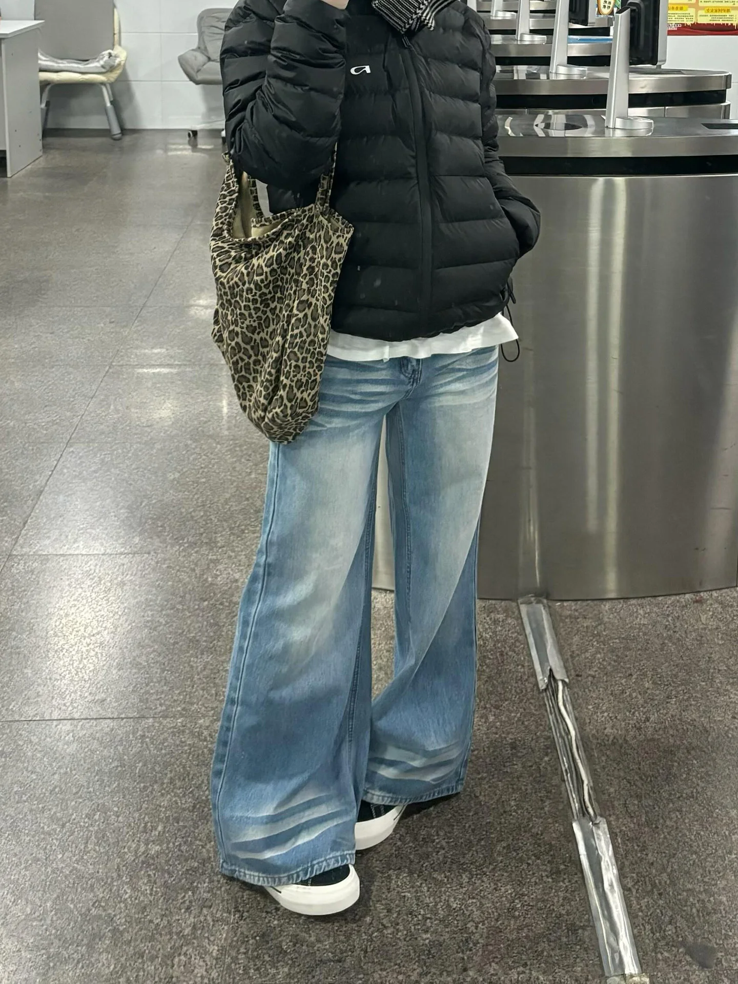 Jeans a gamba larga a vita alta Pantaloni in denim dimagranti vestibilità ampia da donna Autunno Inverno Faion Waed out Pantaloni lunghi casual strappati