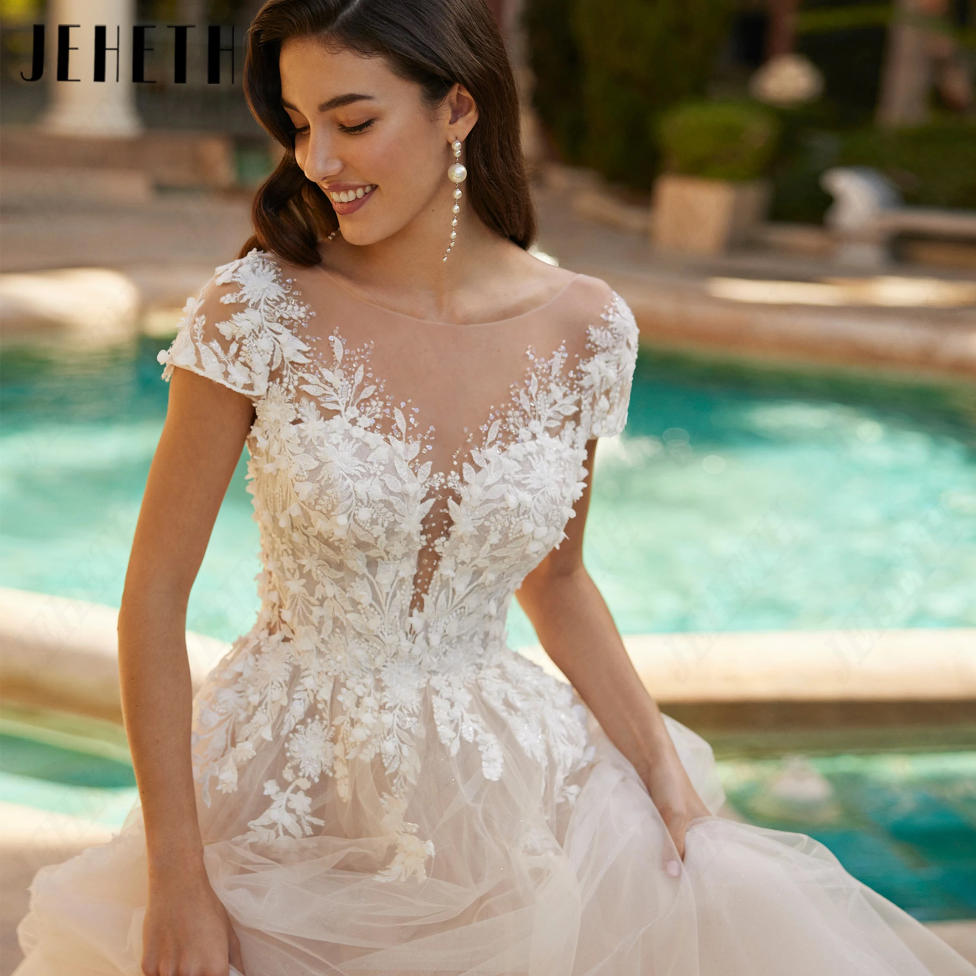JEHETH Short Sleeves Scoop-Neck Tulle Wedding Dress Elegant A-Line Applique Bridal Gowns Court Train Personalized Bride Gown