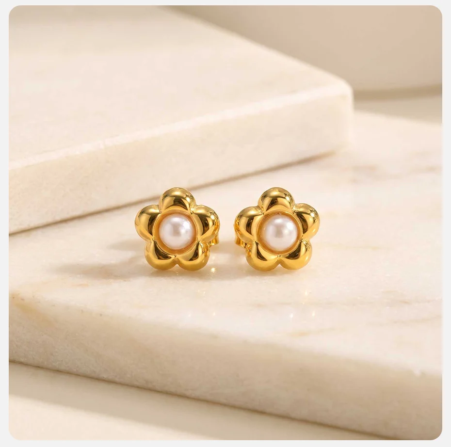 Vnox Minimalistische Vergoldete Imitationsperlen-Ohrstecker für Damen, Exquisite Edelstahl-Blumenohrringe, Schmuck für Party und Alltag – Detail 6