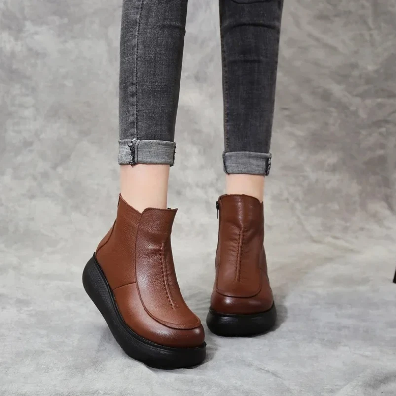 

2025 теплые зимние ботильоны на танкетке 5,5 см, женские мокасины из натуральной кожи на платформе, осень-весна, мотоциклетная плюшевая обувь