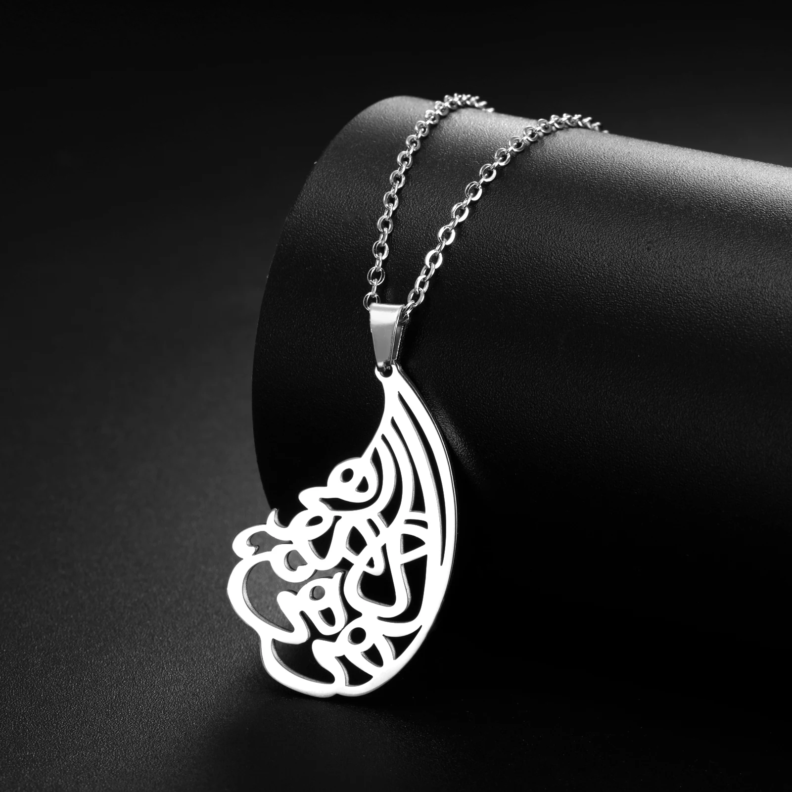 

LIKGREAT Arabic Pendant Necklace Muslim Stainless Steel Jewish Trendy Necklace Calligraphy Protection Amulet Religious Gift