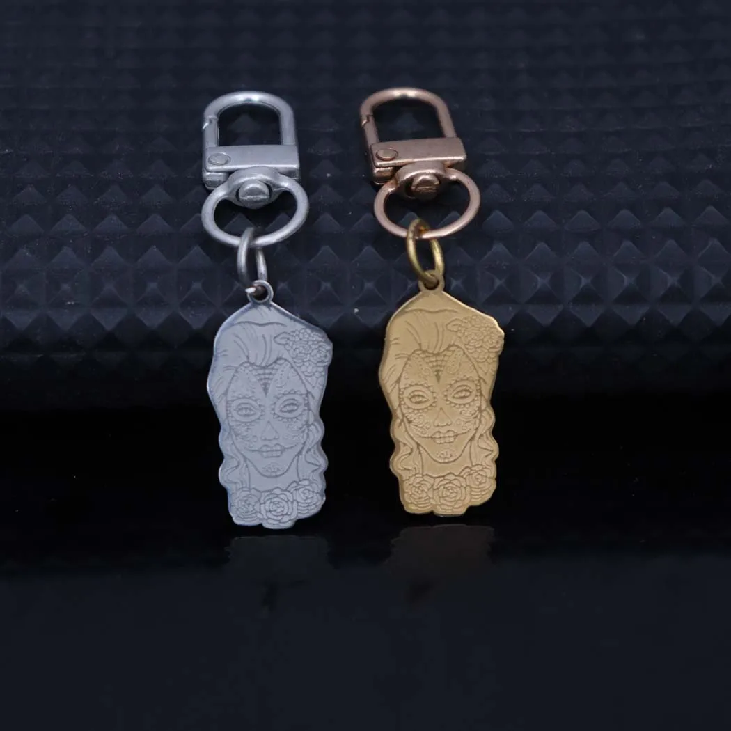 New stylish stainless steel electroplated corrosion-resistant portrait pendant keychain - simple and versatile accessory that go