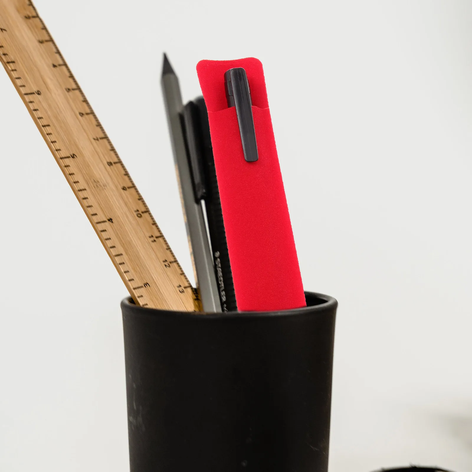 

20pcs PVC Pen Cover Protective Bags Single Fountain Pen Cases Square Sleeves Lightweight Gift Packaging Red Color