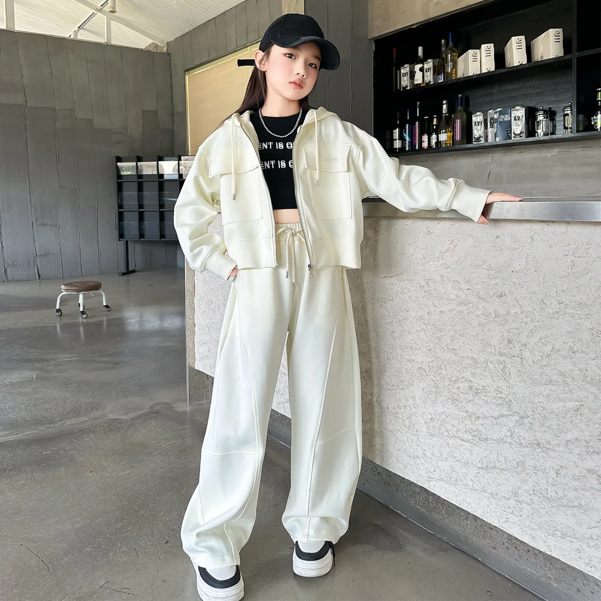 

Спортивный костюм для девочек, осень 2024, новая модная рубашка на молнии для средних и больших детей, куртка, повседневные брюки, комплект из двух предметов