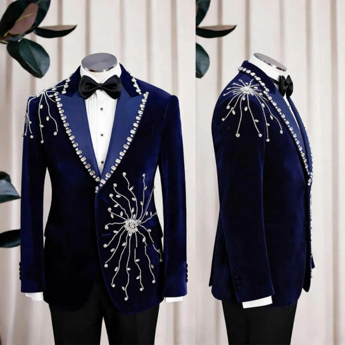 

Classic Velvet Mens Suits 2 Pcs Blazer Pants Beaded Crystal Peak Lapel Formal Occasions Wedding Tuxedos Custom Made