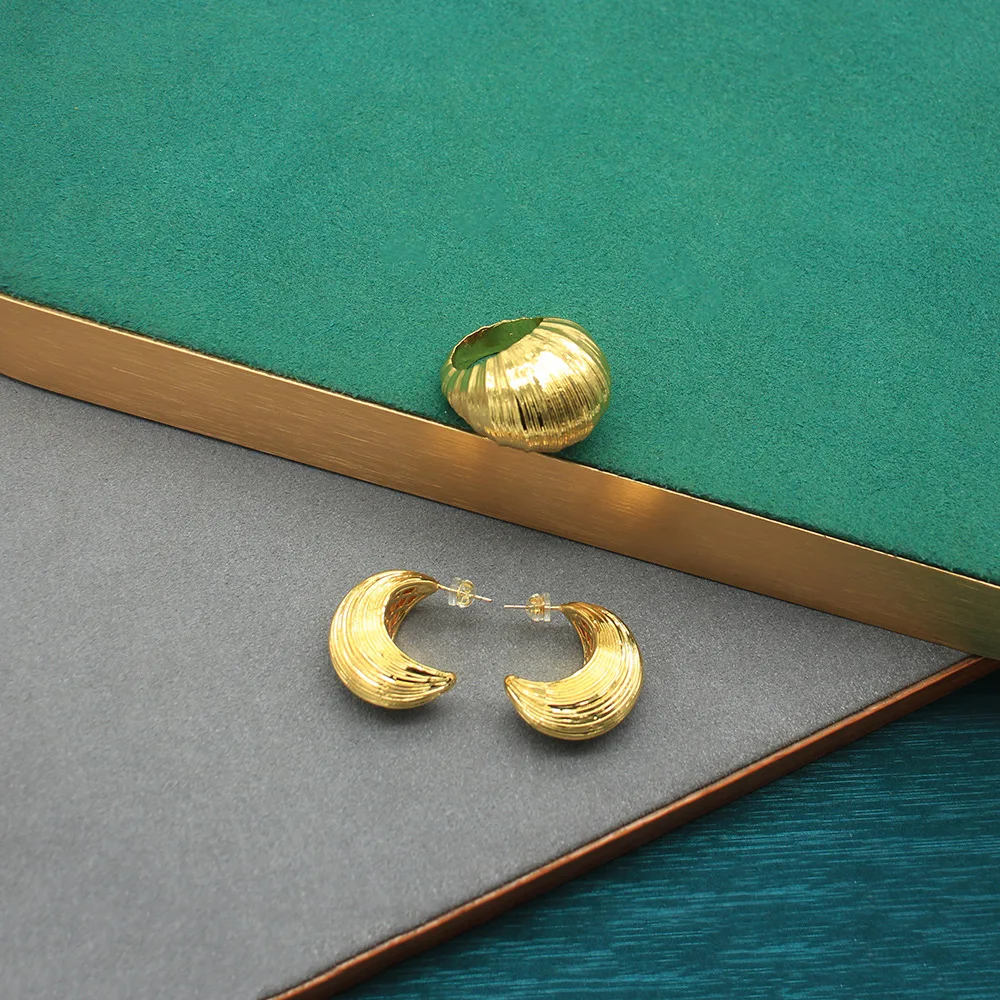 

Used Jewelry Plain Gold Copper Plated Real Gold Suitcasualc-shaped Earrings and Rings