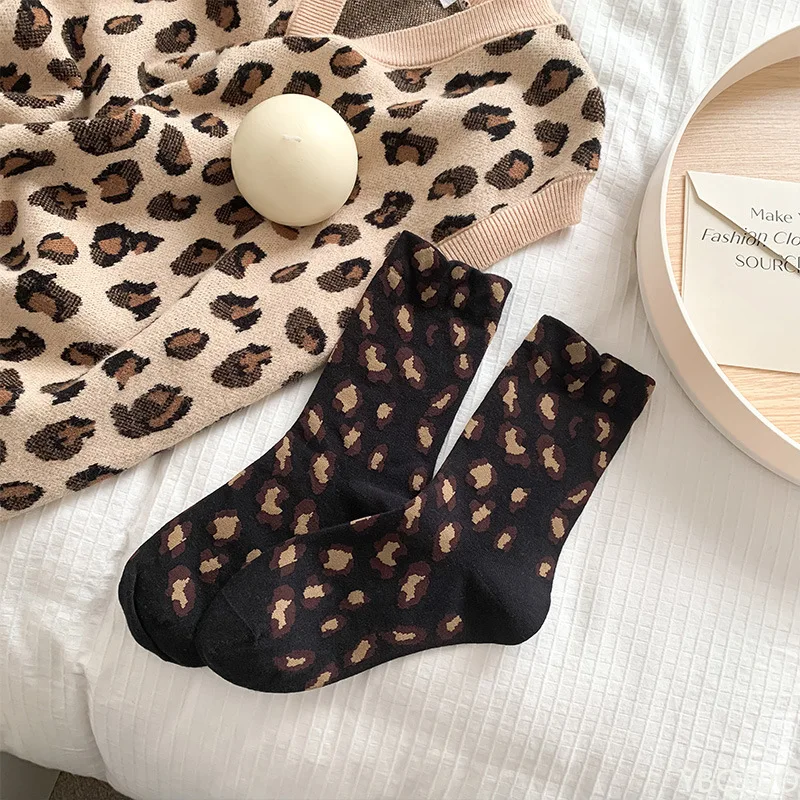 

5 pairs Leopard print socks women mid tube socks autumn winter new stacked socks fashionable versatile long tube socks