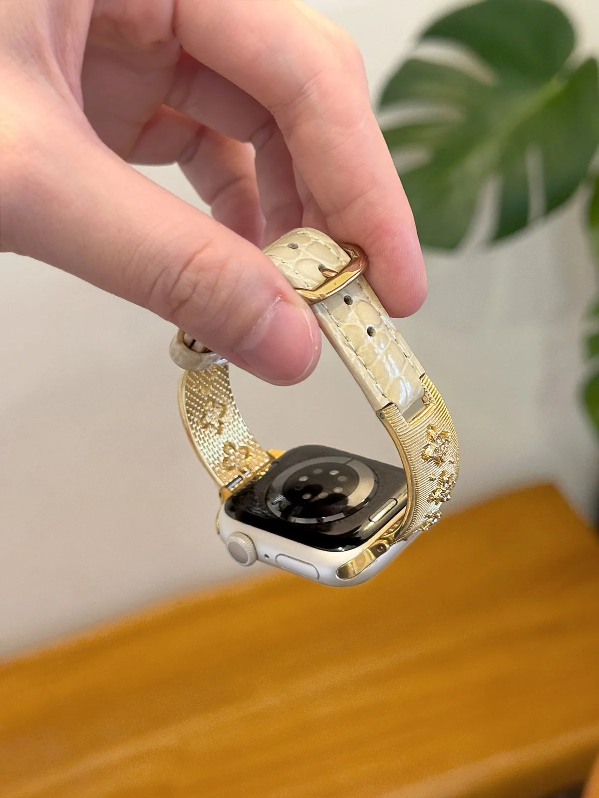 

Metal flower patchwork compatible iWatch strap 38mm 40mm 41mm 42mm 44mm 45mm 49mm fashionable strap