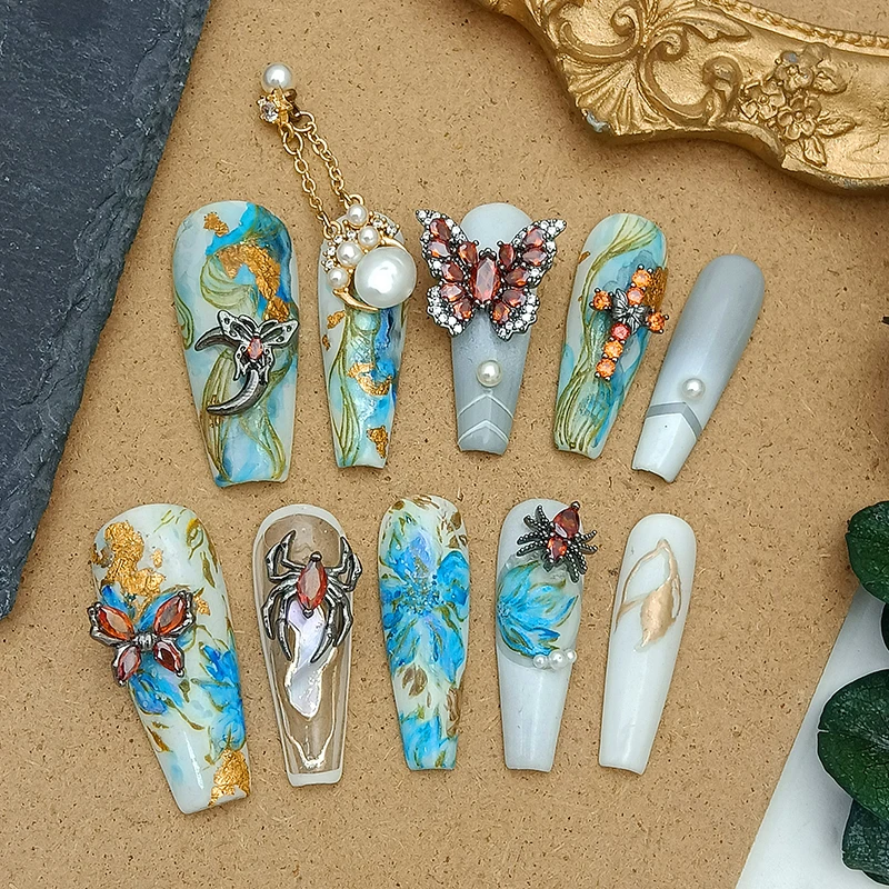 เครื่องประดับตกแต่งเล็บฮาโลวีนแบบเซอร์โคเนียม 2 ชิ้น สไตล์ดาร์ก ลายแมงมุม/กางเขน เซอร์โคเนียมแบบเรโทร