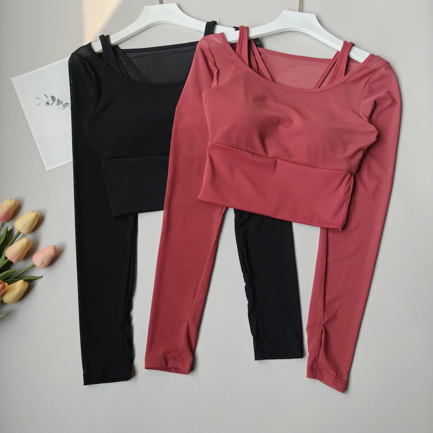 Damen Slim Fit Langarm Yoga Shirts Workout Fitness Crop Tops mit Polstern Lauf-T-Shirt für Fitnessstudio Training Pilates Tops – Detail 2