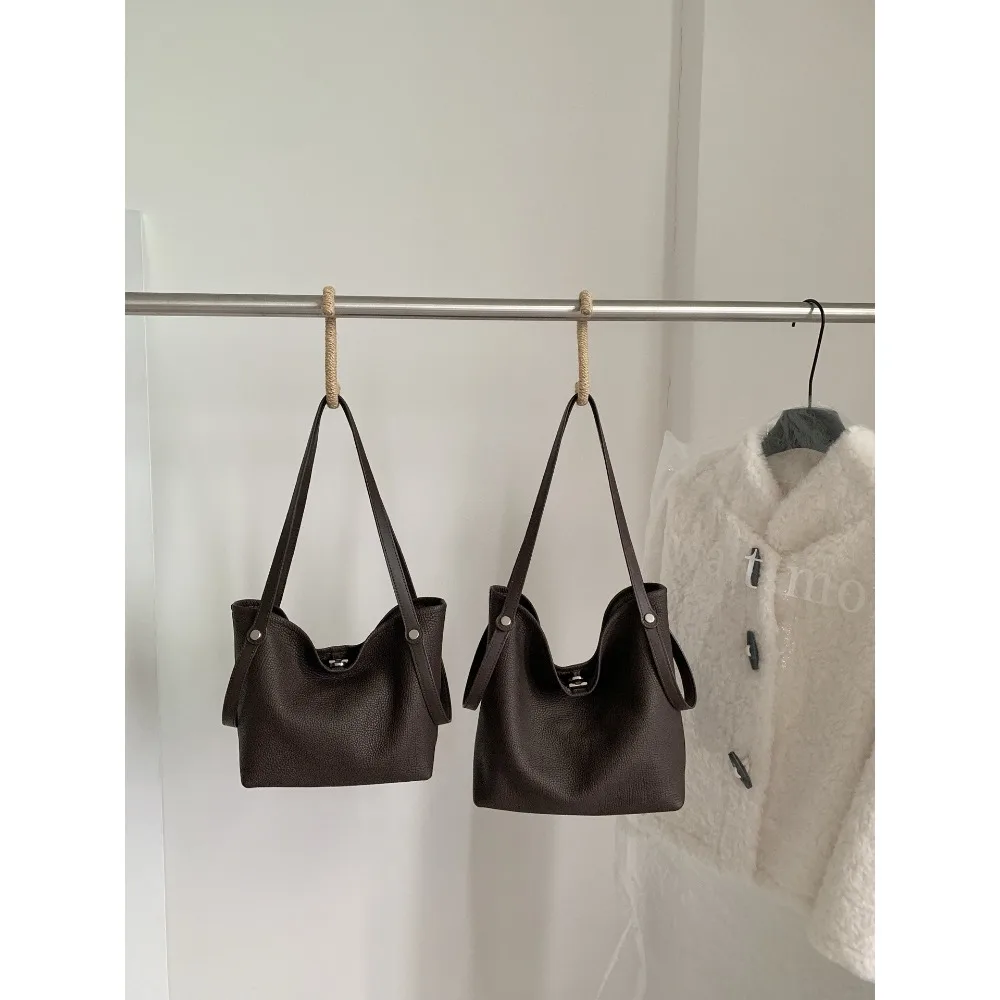 

The First Layer of Cowhide Vegetable Basket Large-capacity Bucket Bag Tote Commuter Shoulder Messenger Genuine Leather Women Bag