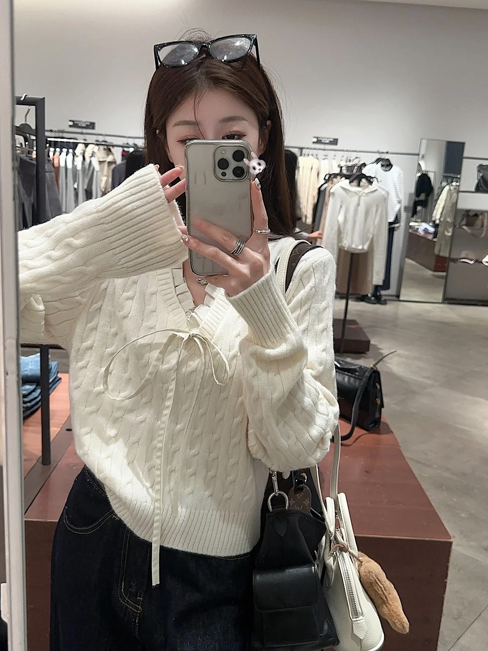 Damski sweter z dzianiny, koreański styl, długi rękaw, zimowy, niebieski, delikatny krój, dopasowany, casualowy, z ozdobnym węzłem.