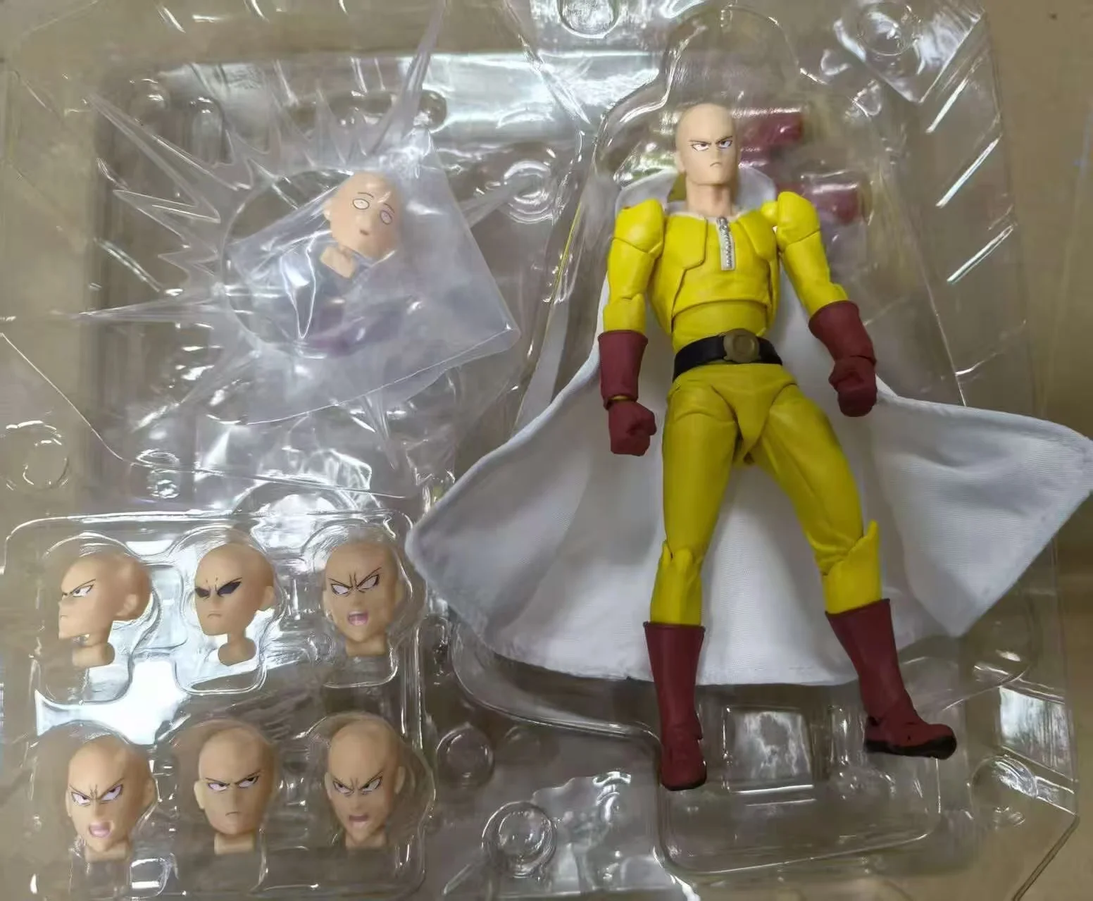متوفر في المخزون Kaiyodo One Punch Man Saitama Amazing Yamaguchi Revoltech Saitama Anime Action Collection أرقام نموذج ألعاب هدايا