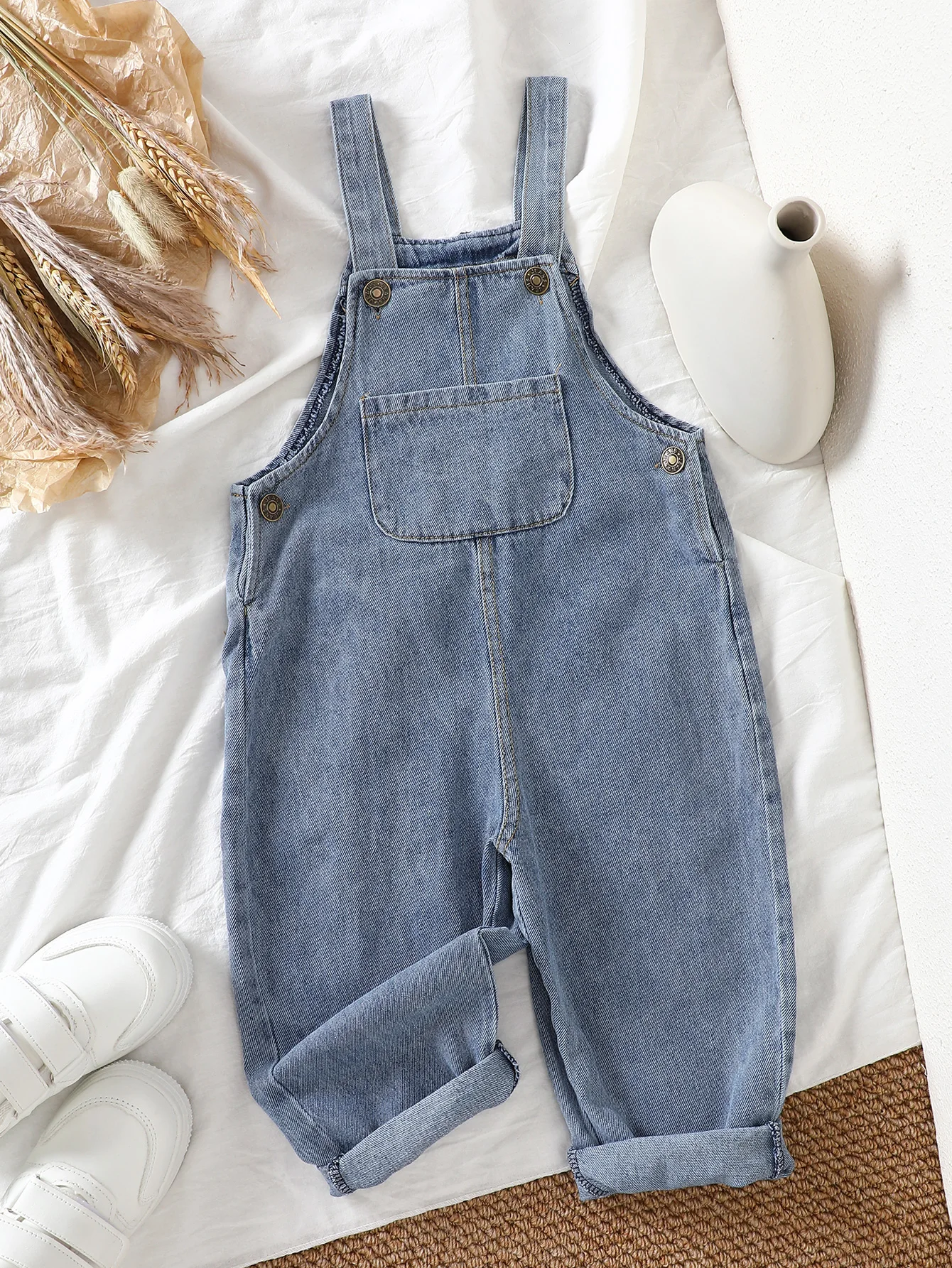 Kinder-Jeans-Latzhosen, Frühlings- und Herbststil, lockere, aufgerollte Hosen, lässige, vielseitige Cargohosen für Jungen und Mädchen