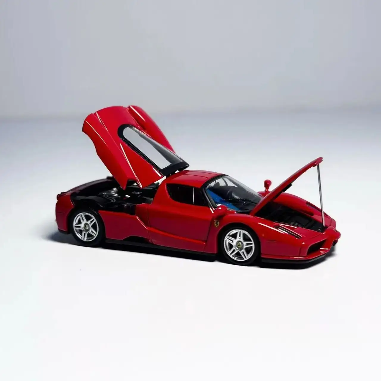 

King Model KM 1:64 en-zo Open-Top Alloy Car Model