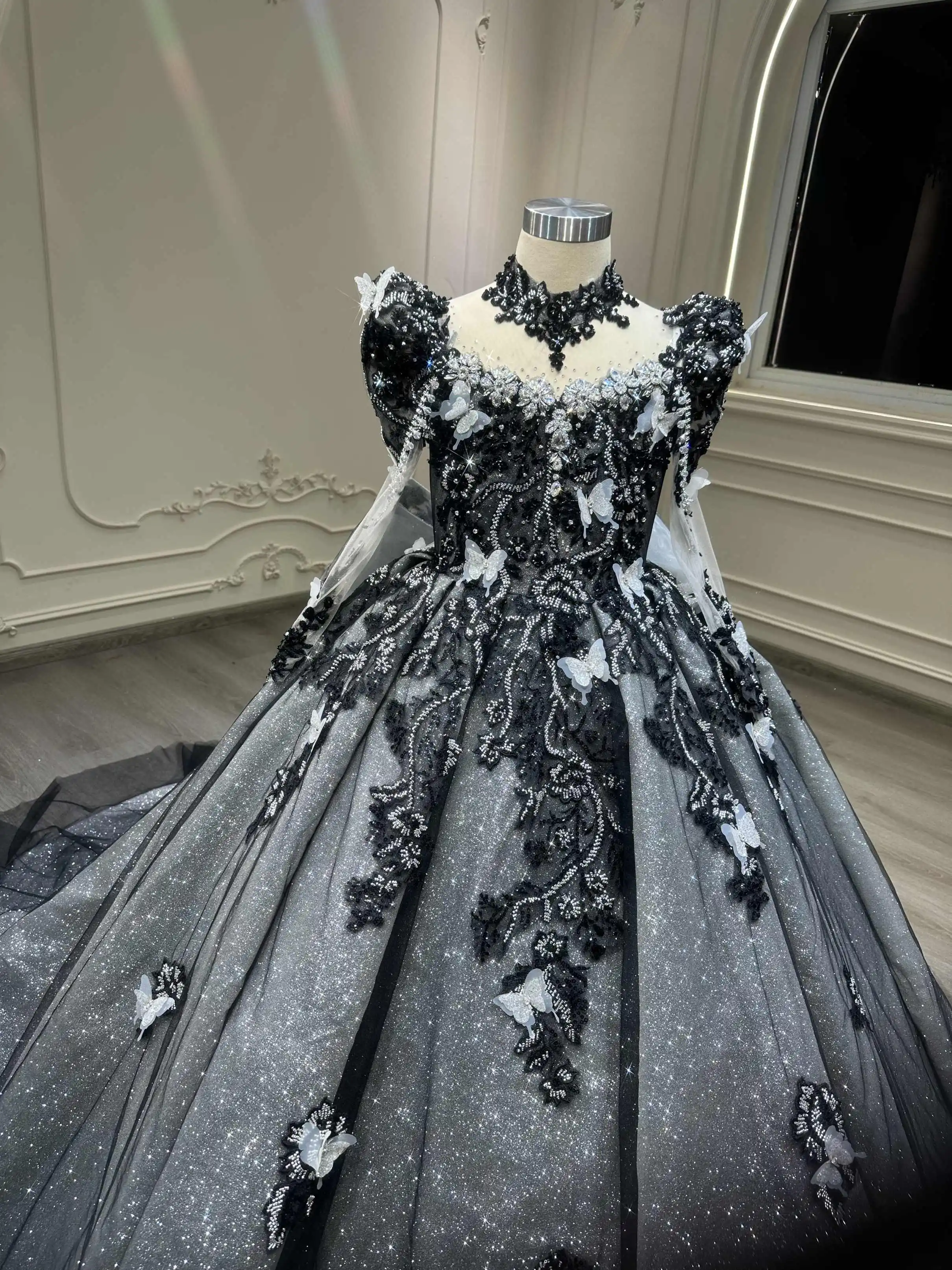 Abito da compleanno per bambini nero Gonna da fata da giardino per ragazza girocollo Manica lunga Decorazione a farfalla in tulle su misura