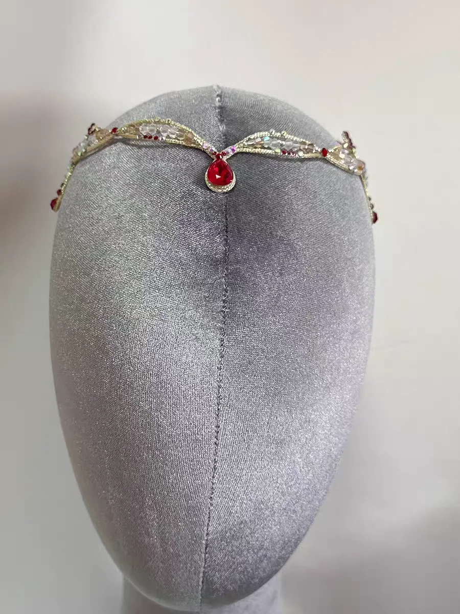 coiffure-de-ballet-bandeau-rouge-esmeralda