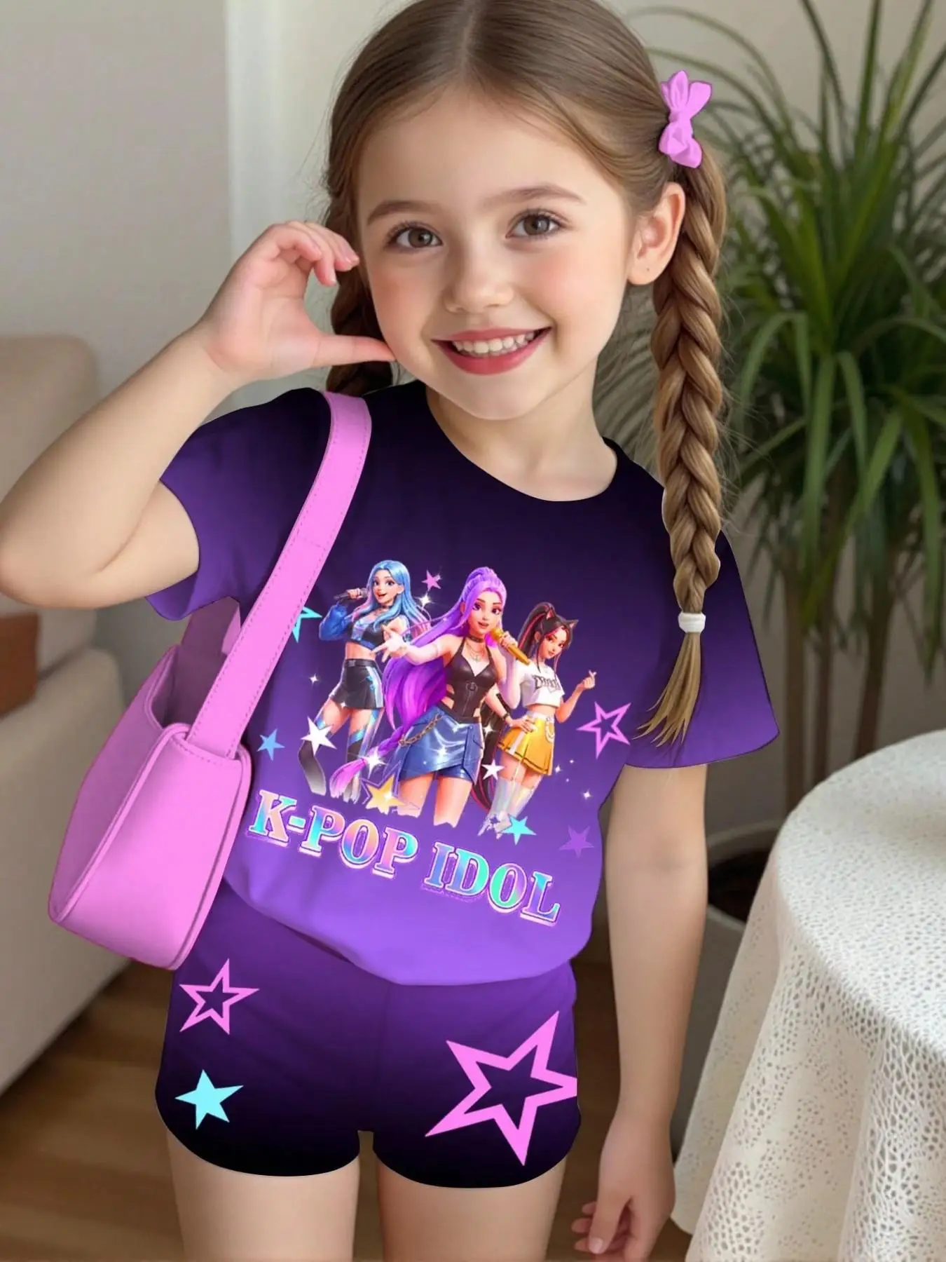 Tiefpurpurnes zweiteiliges Set für Mädchen mit K-Pop-Idol- und Anime-Prints; bestehend aus einem kurzärmeligen T-Shirt mit Rundhalsausschnitt und S. – Detail 4