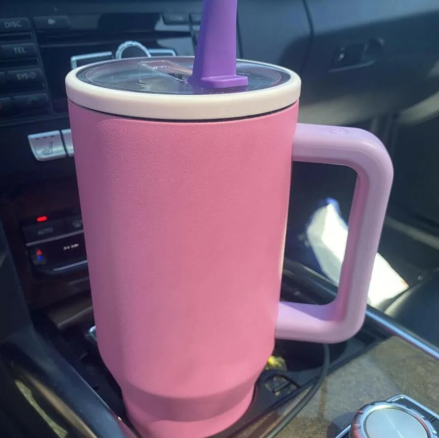

32oz Tumbler with Handle & Straw 960ml Cupholder Compatible for Travel | Insulated Stainless Steel Car Iced Coffee Mug
