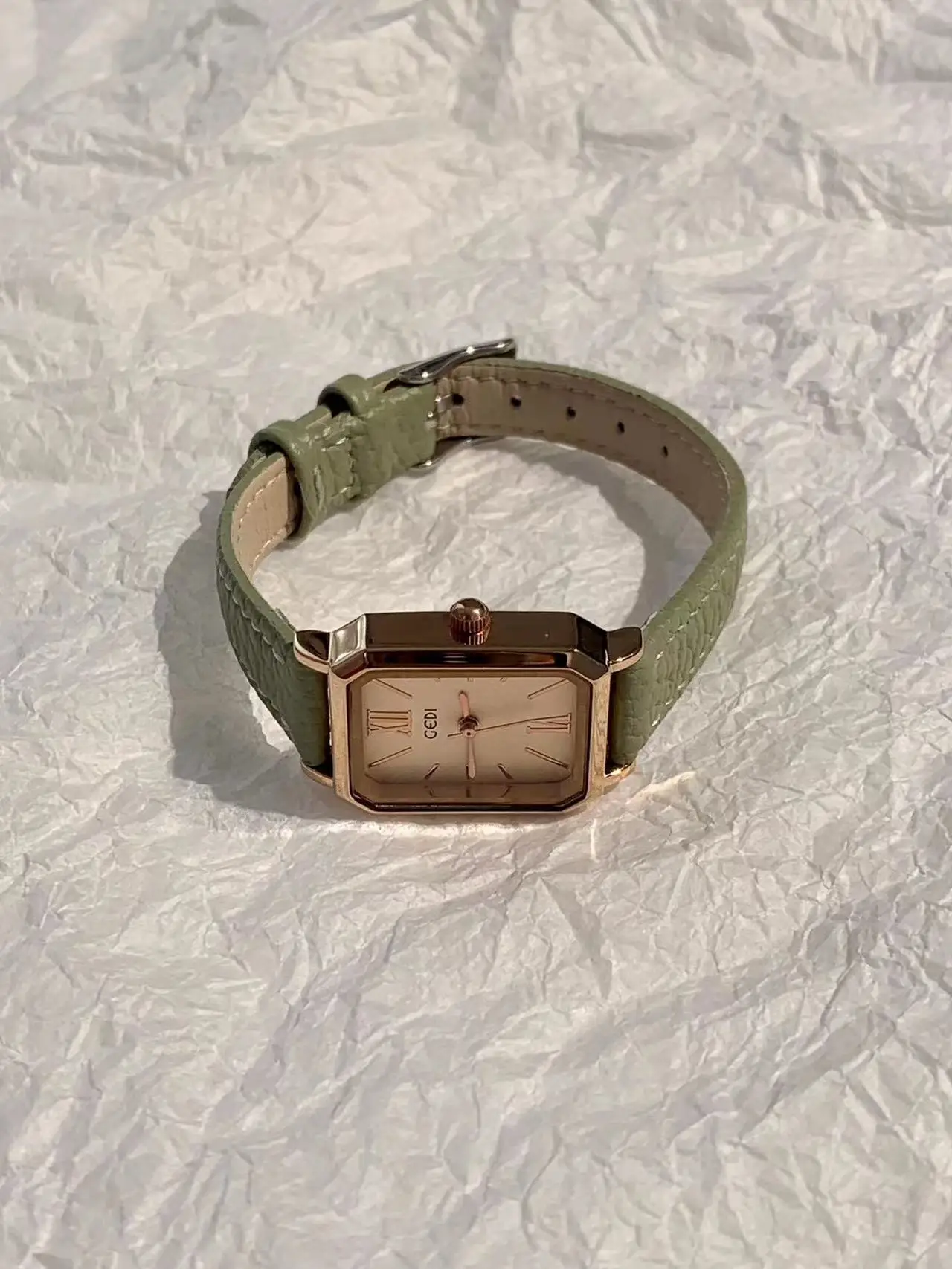 

Exquisite Women'S Wristwatch Artistic Vintage Watch, High-Value Women'S Watch, Small And Delicate Women'S Style, New 2026 Model.