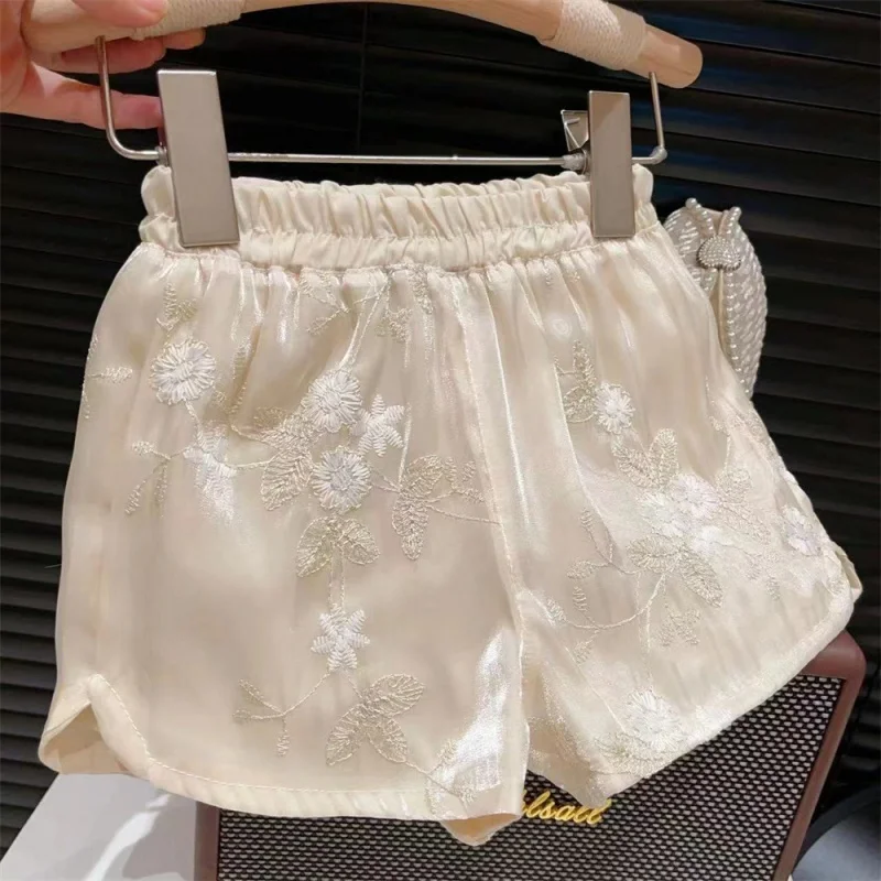 Traje de dos piezas para niña, traje de estilo nacional con cuentas, hebilla oblicua, Top bordado de flores y pantalones cortos, ropa de verano, WSNY, nuevo, 2024