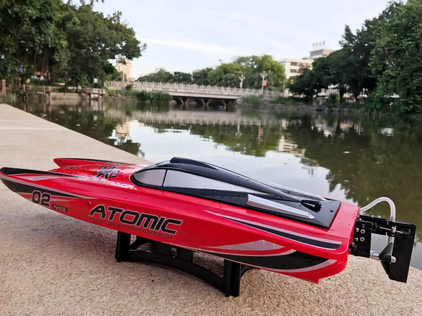 S011 27.5 Inch Remote Control Boat Speedboat for Hobby Adult Boys Racing RC Boat 65 km Wh (40.38 mph) Brushless Motor with 2 Lip