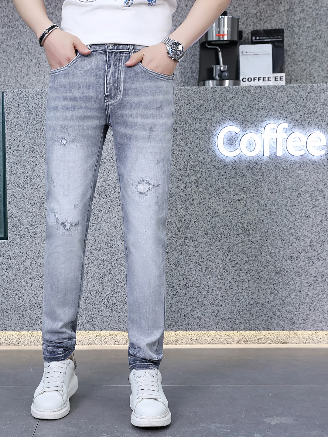 

High-End Skull Print Men's Jeans Premium Rhinestone Faded Elastic Slim Fit Casual Hole Punching mid Waist Cotton Stretch Denim