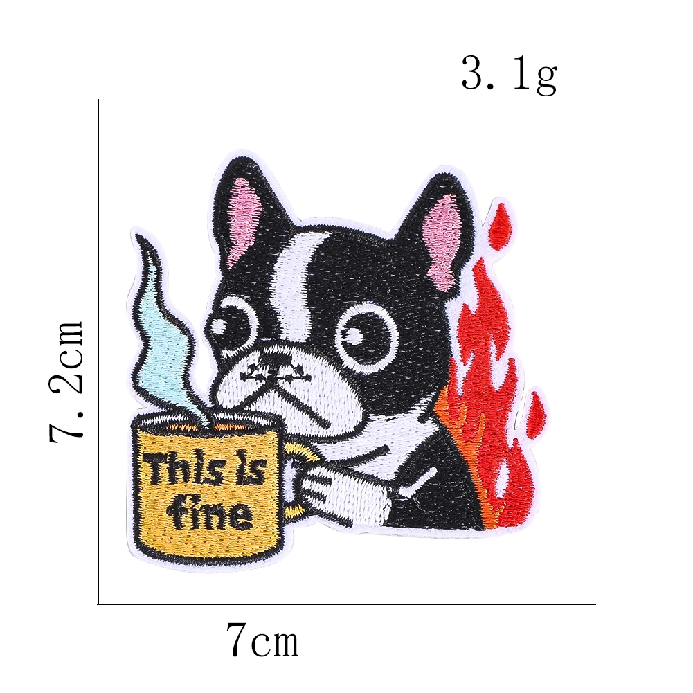 Lustige „This is Fine“ Meme-Aufnäher, sarkastische Feuer-Tier-Stickerei zum Aufbügeln für DIY-Kleidung, Jeans, Rucksäcke, Dekoration – Detail 6