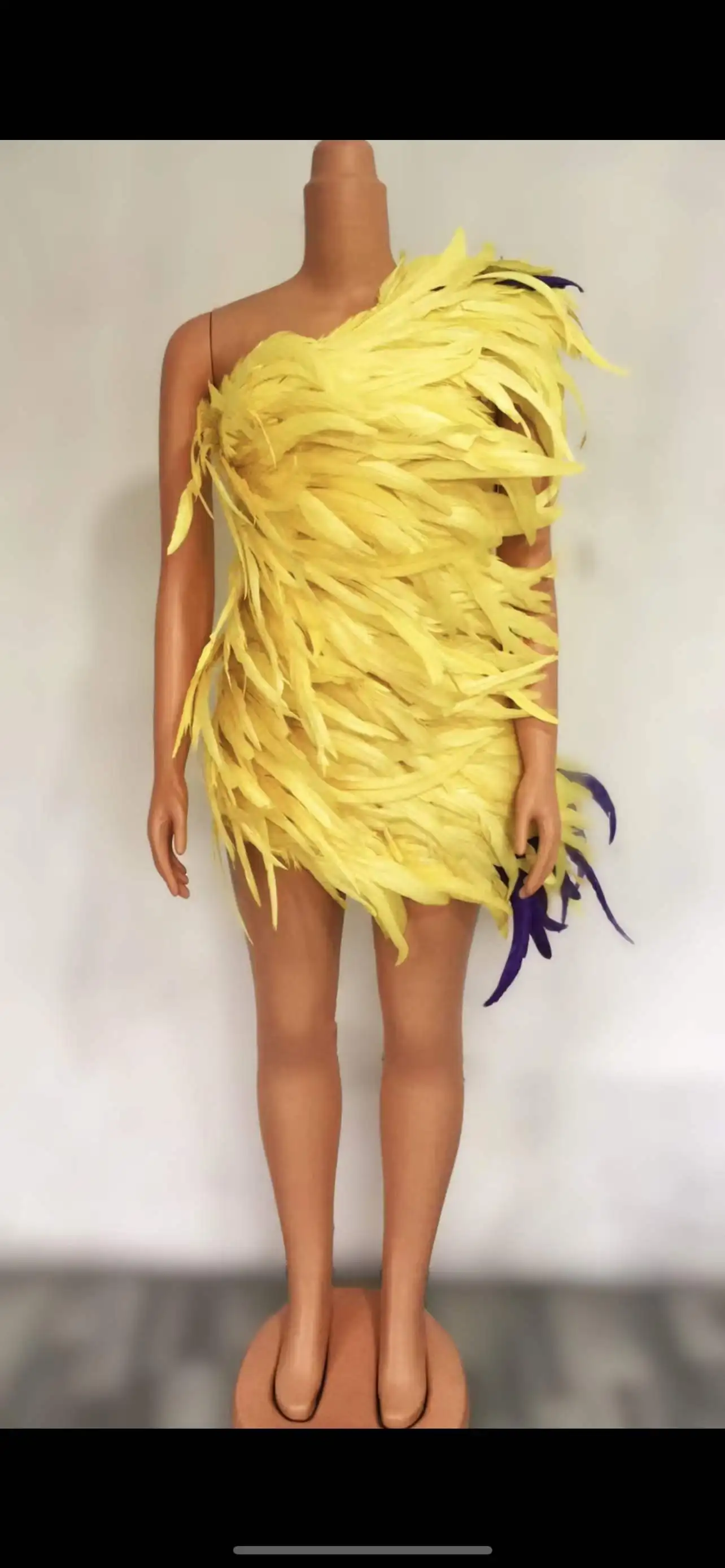 Minivestido elástico de plumas amarillas para mujer, trajes de concierto sin mangas, disfraz de Samba para carnaval, vestidos de hadas, fantasía 2022