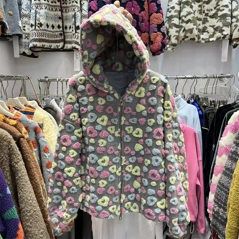 Plus Size Women's Casual Hoodie Sweatshirts Embroidered Heart Pattern Long Sleeve Zipper Top Loose Fit Outerwear
