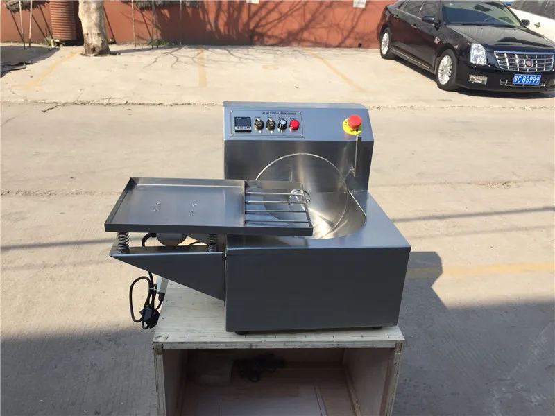 15kg Chocolate Tempering Machine With Vibration Table 110v / 220v Chocolate Melter Combined With Vibrator