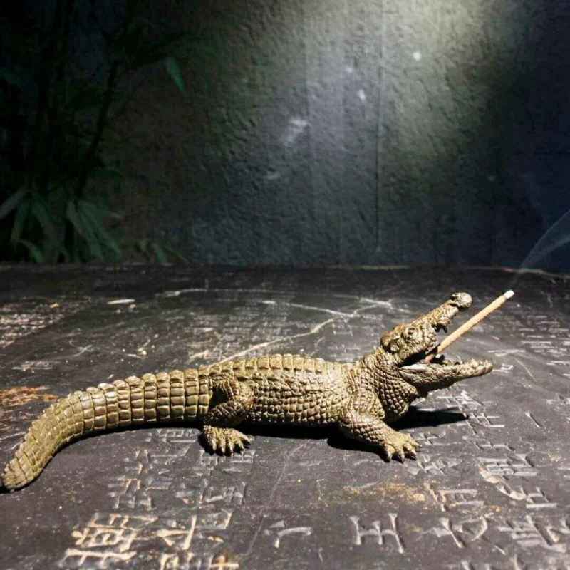Solid copper crocodile pet, tea table copperware, creative gift, vintage small ornament