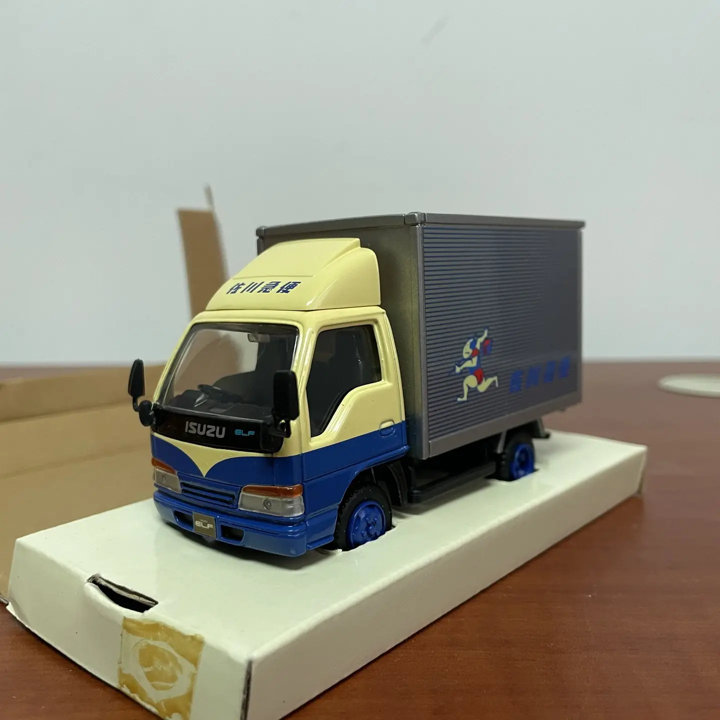 Mtech 1:43 Escala Miniatura de Liga Fundida Caminhão Baú ISUZU ELF Brinquedo Carro Modelo Clássico Nostalgia Presente Adulto Lembrança Exibição Estática