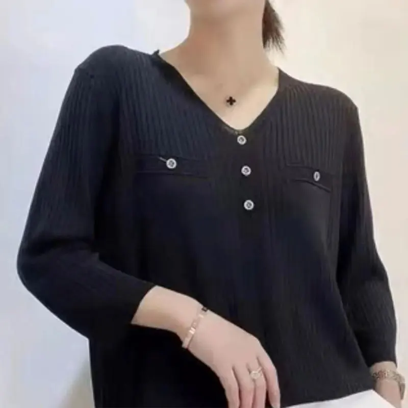 Odzież damska casualowa koszulka z dekoltem w szpic koreańska jednolity kolor na wiosnę lato 3/4 rękaw dzianinowe swetry dojazdy do pracy