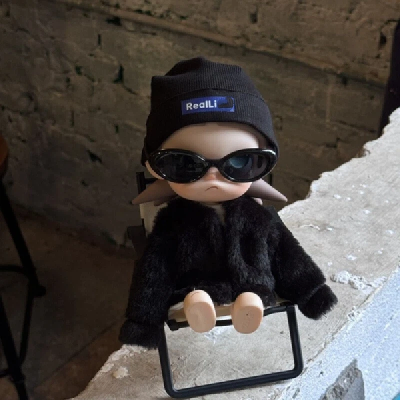 Only clothes no dolls for Zsiga Sister Gazi's fur coat the place she yearned for 1/8 hand-made clothes featuring action figures