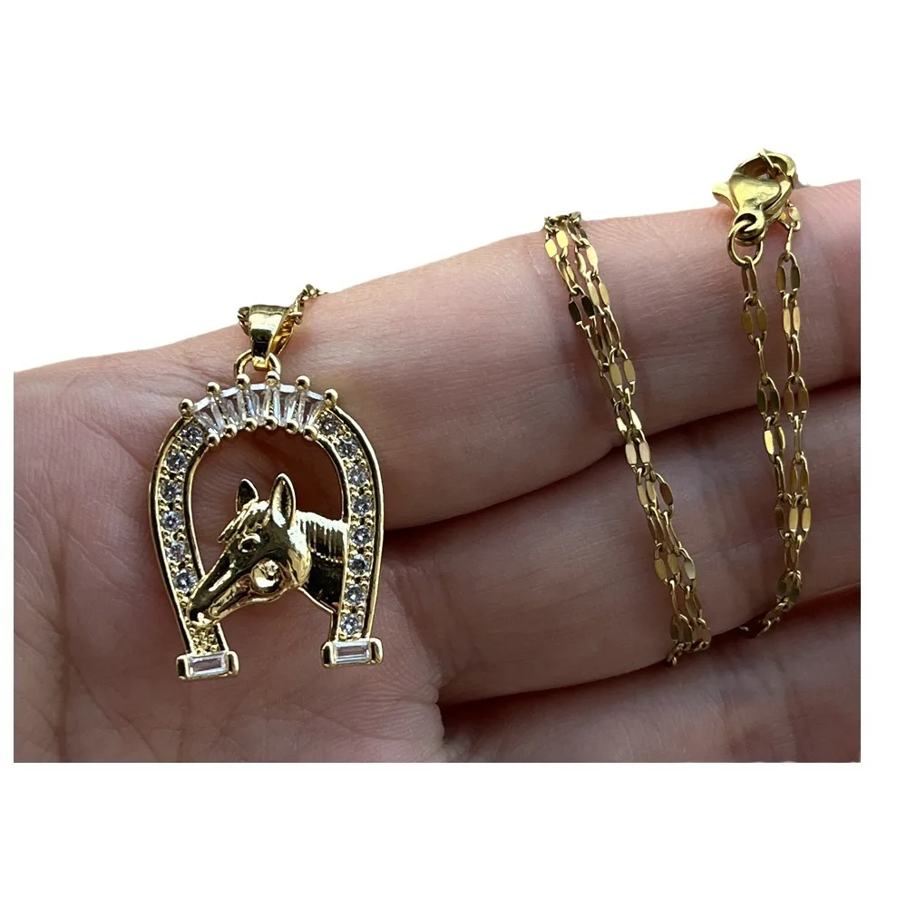 Fashion Cubic Zircon U Shape Horse Necklace Gold Plated Hoseshoe Pendant for Women  Engagement  Animal Jewelry Anniversary Gift