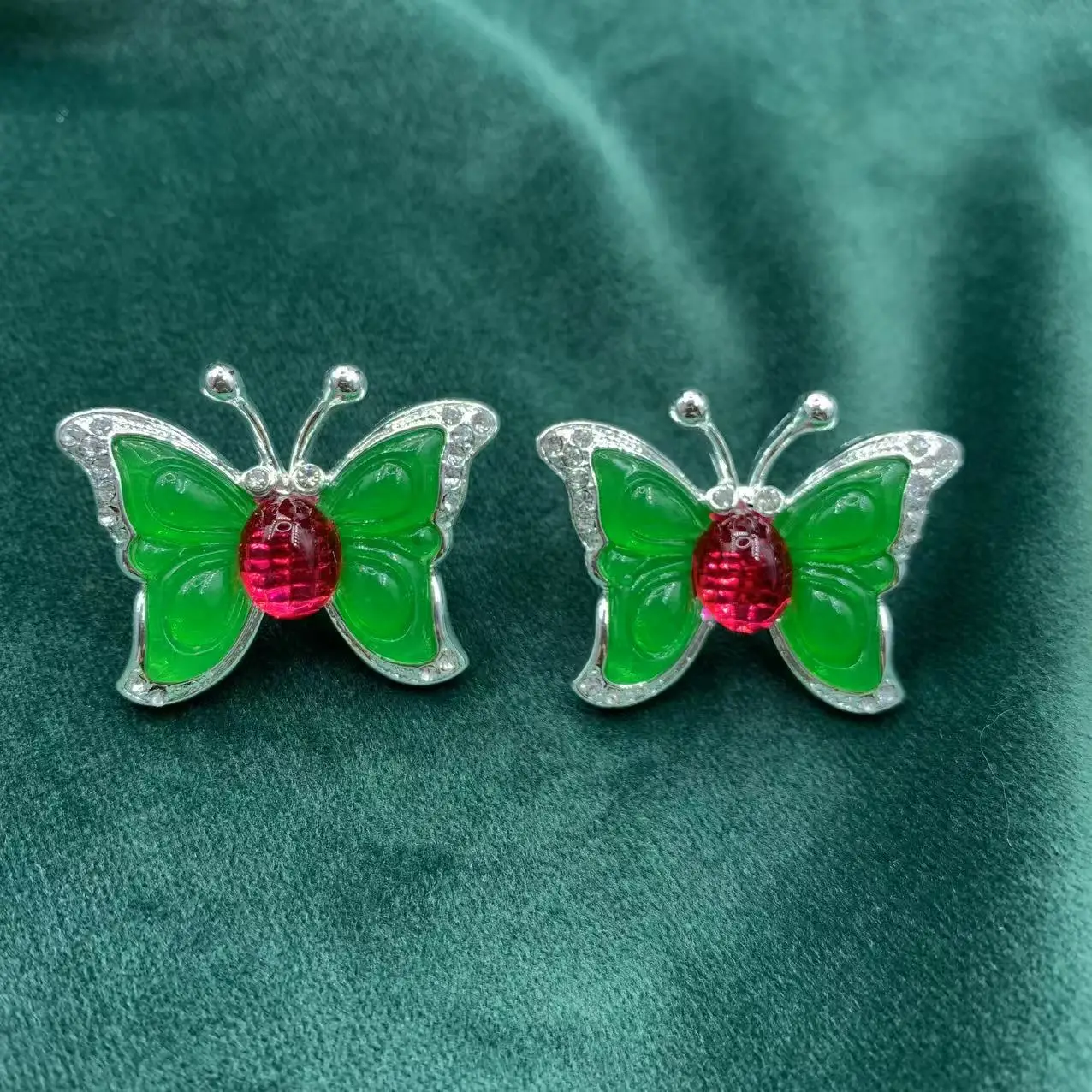 

Винтажный стиль, серьги-бабочки с темпераментом, ювелирные изделия в стиле ретро, серьги из медного сплава, стеклянные серьги из смолы, аксессуары для ушей