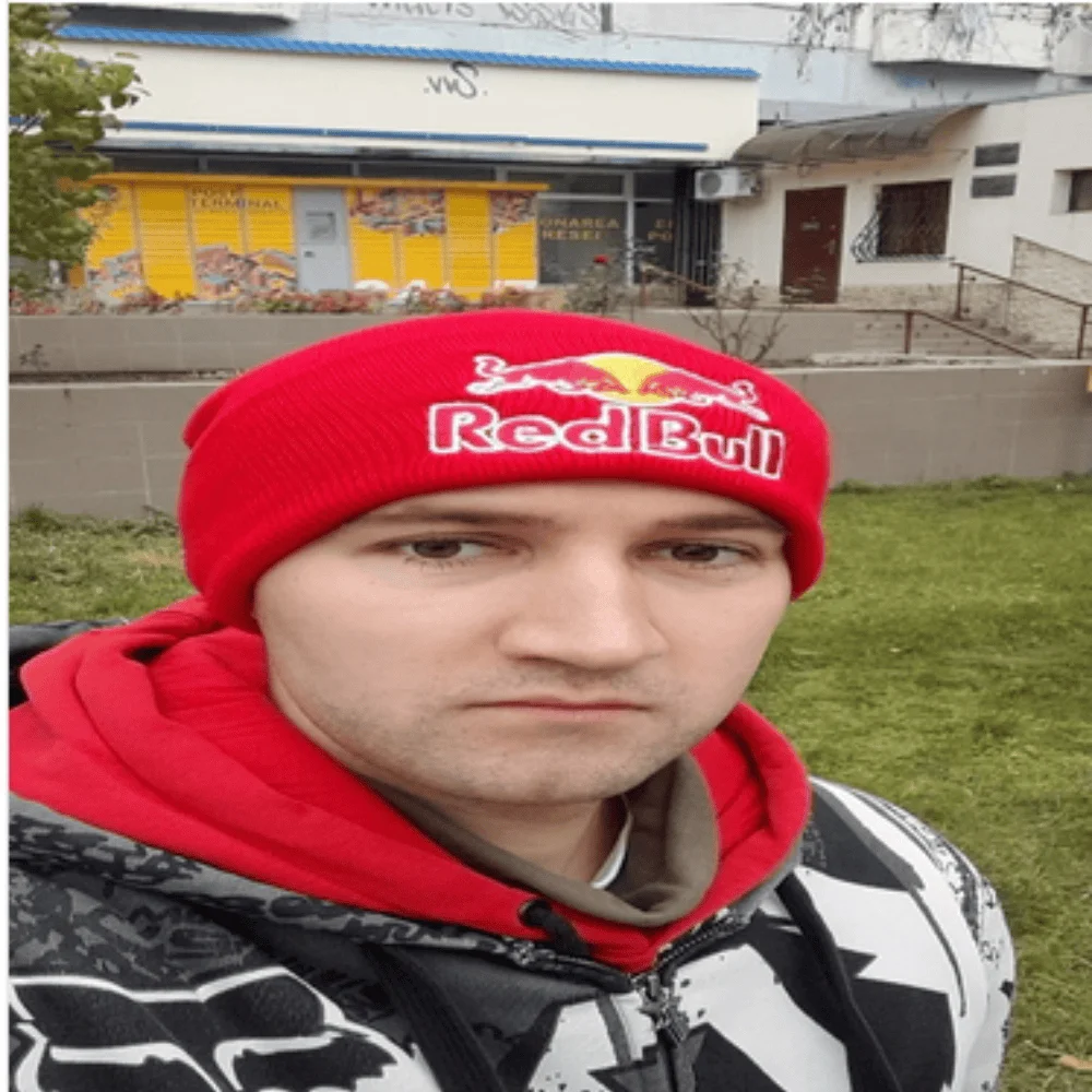 مرونة ممتازة مطرزة ريد بول الخريف والشتاء قبعة ريد بول متماسكة قبعة صغيرة للرجال النساء للجنسين قبعة الشتاء الدافئة