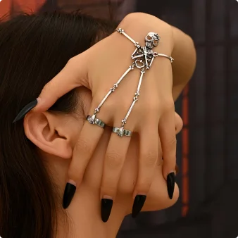 1pc Halloween Creative Skeleton Hand Bracelet with Moveable Skull Heart Eye Butterfly Knot Gothic Style Finger Linked Bracelet